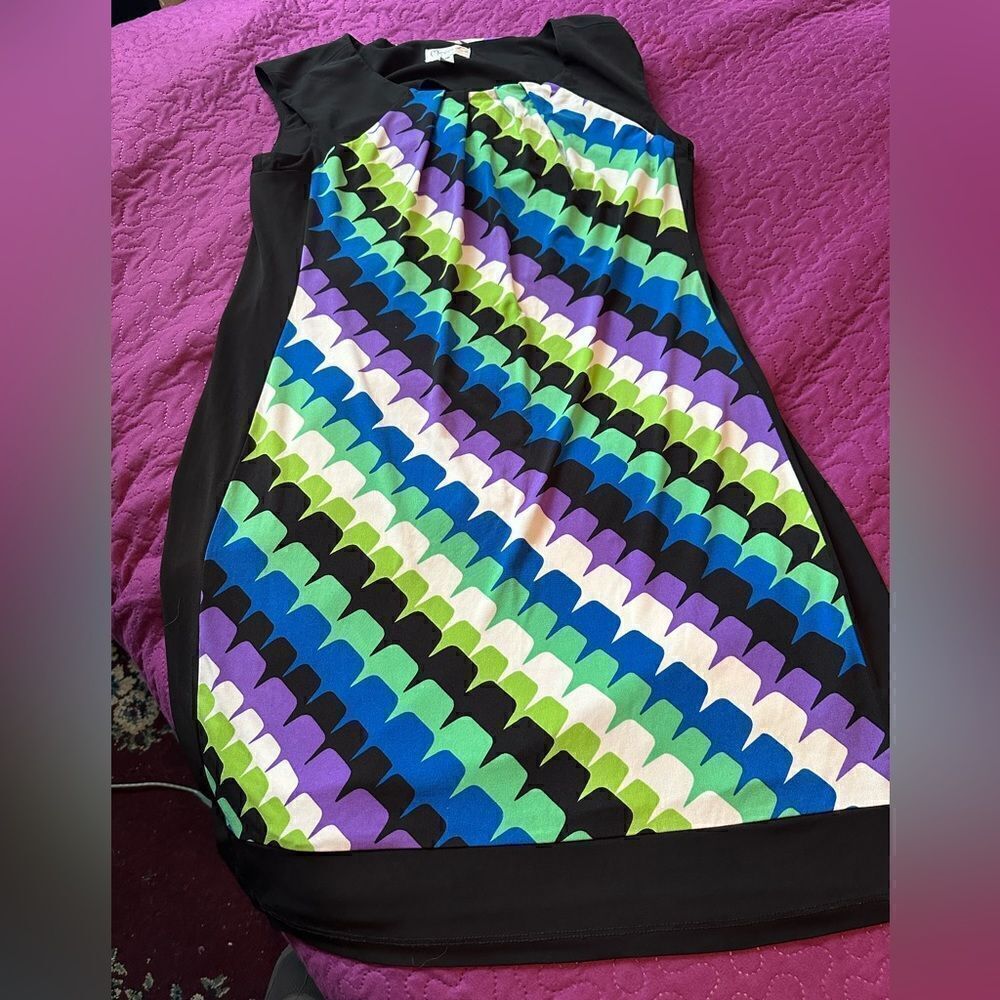 Maggie London petite 12 , colorful scallop pattern